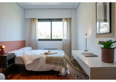 Mieszkanie do wynajęcia - Avenida del Mediterráneo Madrid, Hiszpania, 175 m², 652 USD (2570 PLN), NET-97318994