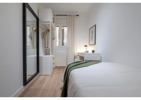 Mieszkanie do wynajęcia - Carrer de la Marina Barcelona, Hiszpania, 131 m², 861 USD (3390 PLN), NET-97405475