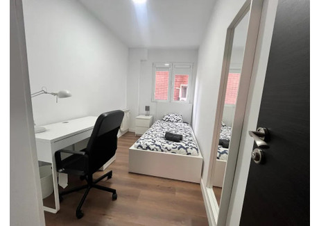 Mieszkanie do wynajęcia - Calle Gasómetro Madrid, Hiszpania, 100 m², 592 USD (2317 PLN), NET-97742104