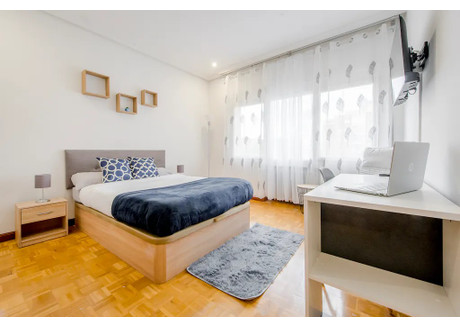 Mieszkanie do wynajęcia - Paseo de la Castellana Madrid, Hiszpania, 240 m², 528 USD (2127 PLN), NET-97805837