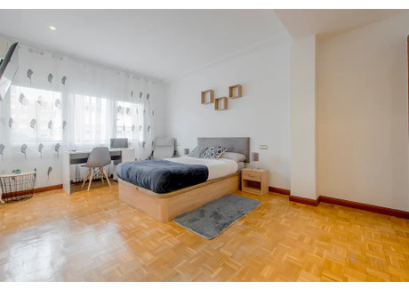 Mieszkanie do wynajęcia - Paseo de la Castellana Madrid, Hiszpania, 240 m², 963 USD (3699 PLN), NET-97806016