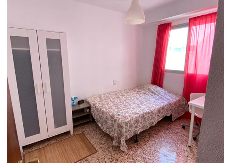 Mieszkanie do wynajęcia - Calle Esteban Ballester Valencia, Hiszpania, 146 m², 408 USD (1568 PLN), NET-97862124