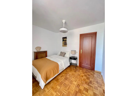 Mieszkanie do wynajęcia - Calle San Ramón Nonato Madrid, Hiszpania, 134 m², 981 USD (3766 PLN), NET-98189794