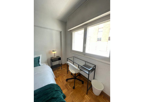 Mieszkanie do wynajęcia - Calle San Ramón Nonato Madrid, Hiszpania, 134 m², 926 USD (3555 PLN), NET-98189795