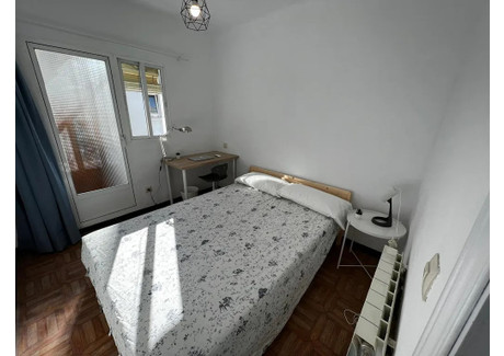 Mieszkanie do wynajęcia - Calle de Sánchez Preciado Madrid, Hiszpania, 75 m², 435 USD (1745 PLN), NET-98214333