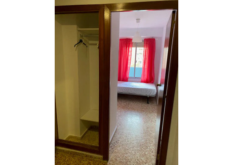 Mieszkanie do wynajęcia - Calle Esteban Ballester Valencia, Hiszpania, 146 m², 276 USD (1059 PLN), NET-98854394