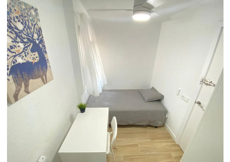 Mieszkanie do wynajęcia - Calle de la Garganta de Aisa Madrid, Hiszpania, 80 m², 556 USD (2152 PLN), NET-98885610