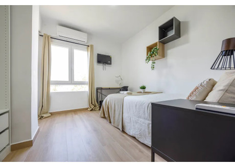 Mieszkanie do wynajęcia - Carrer del Doctor Vicent Zaragoza Valencia, Hiszpania, 180 m², 623 USD (2392 PLN), NET-98924250