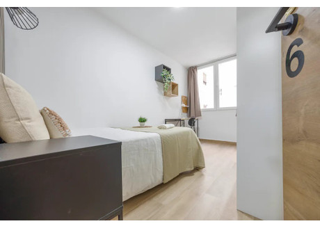 Mieszkanie do wynajęcia - Carrer del Doctor Vicent Zaragoza Valencia, Hiszpania, 180 m², 566 USD (2322 PLN), NET-98924251