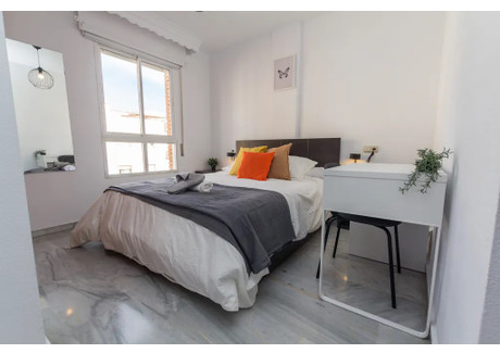 Mieszkanie do wynajęcia - Calle Martínez de la Rosa Málaga, Hiszpania, 110 m², 676 USD (2805 PLN), NET-99188961