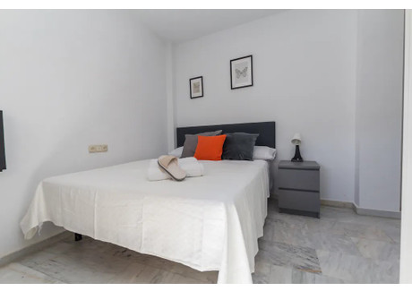 Mieszkanie do wynajęcia - Calle Martínez de la Rosa Málaga, Hiszpania, 90 m², 638 USD (2454 PLN), NET-99189339