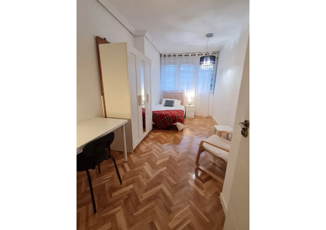 Mieszkanie do wynajęcia - Calle de Oña Madrid, Hiszpania, 117 m², 540 USD (2078 PLN), NET-99410186