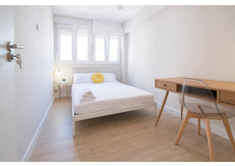 Mieszkanie do wynajęcia - Carrer Illes Canàries Valencia, Hiszpania, 75 m², 501 USD (1939 PLN), NET-99466092