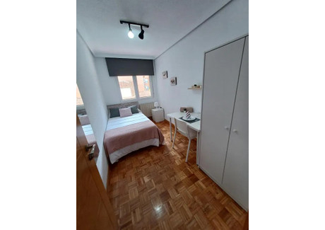 Mieszkanie do wynajęcia - Calle de Maseda Madrid, Hiszpania, 140 m², 524 USD (2189 PLN), NET-99594106