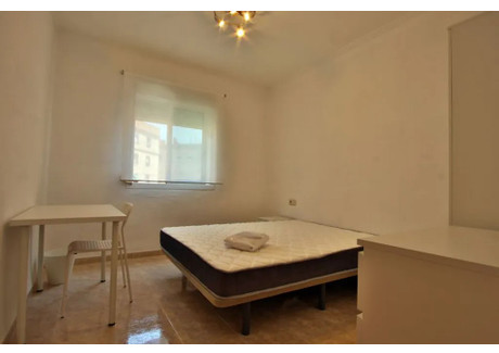 Mieszkanie do wynajęcia - Carrer de Yecla Valencia, Hiszpania, 70 m², 429 USD (1755 PLN), NET-99623952