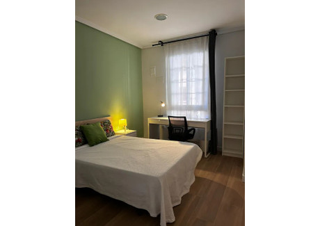 Dom do wynajęcia - Calle Roma Madrid, Hiszpania, 350 m², 680 USD (2782 PLN), NET-99726849