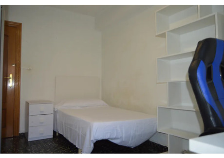 Mieszkanie do wynajęcia - Calle del Doctor Manuel Candela Valencia, Hiszpania, 90 m², 340 USD (1329 PLN), NET-99827751