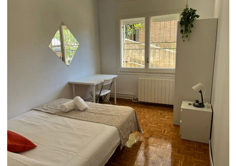 Mieszkanie do wynajęcia - Carrer de Palou Barcelona, Hiszpania, 80 m², 523 USD (2140 PLN), NET-99902201