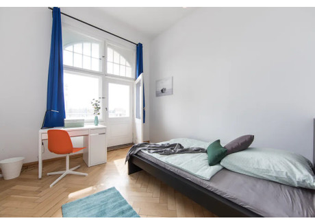 Mieszkanie do wynajęcia - Brückenstraße Berlin, Niemcy, 242 m², 790 USD (3089 PLN), NET-99957222