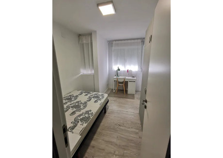 Mieszkanie do wynajęcia - Carrer de Peníscola Valencia, Hiszpania, 109 m², 443 USD (1851 PLN), NET-92839800