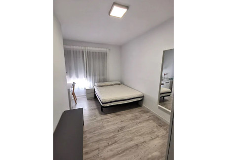 Mieszkanie do wynajęcia - Carrer de Peníscola Valencia, Hiszpania, 109 m², 443 USD (1851 PLN), NET-92839802