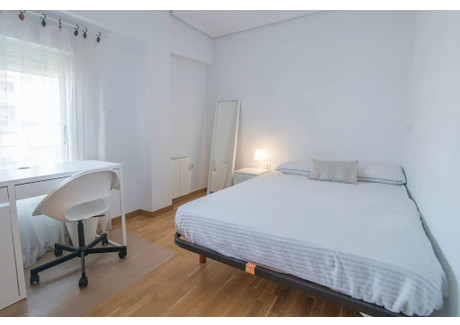 Mieszkanie do wynajęcia - Carrer Sant Vicenç de Paül Valencia, Hiszpania, 98 m², 529 USD (2047 PLN), NET-92839827