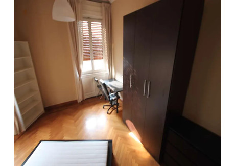 Mieszkanie do wynajęcia - Piazza Maria Adelaide di Savoia Milan, Włochy, 130 m², 1048 USD (4130 PLN), NET-92839910