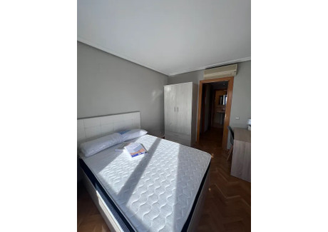 Mieszkanie do wynajęcia - Calle de Caleruega Madrid, Hiszpania, 160 m², 645 USD (2497 PLN), NET-93308255