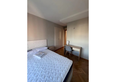 Mieszkanie do wynajęcia - Calle de Caleruega Madrid, Hiszpania, 159 m², 820 USD (3150 PLN), NET-93308258