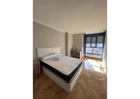 Mieszkanie do wynajęcia - Calle de Caleruega Madrid, Hiszpania, 160 m², 828 USD (3396 PLN), NET-93308454