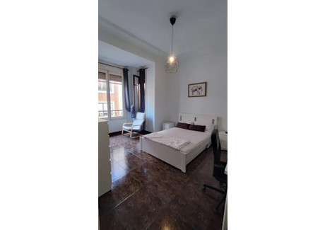 Mieszkanie do wynajęcia - Carrer de Sant Valero Valencia, Hiszpania, 250 m², 599 USD (2413 PLN), NET-93899163