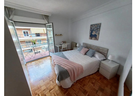 Mieszkanie do wynajęcia - Calle de Maseda Madrid, Hiszpania, 140 m², 591 USD (2417 PLN), NET-93899317