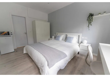 Mieszkanie do wynajęcia - Carrer de la Mare de Déu de Port Barcelona, Hiszpania, 110 m², 809 USD (3228 PLN), NET-95247760
