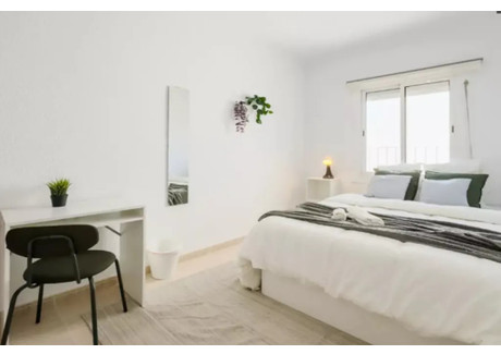 Mieszkanie do wynajęcia - Carrer de les Acàcies Barcelona, Hiszpania, 140 m², 601 USD (2494 PLN), NET-95804598