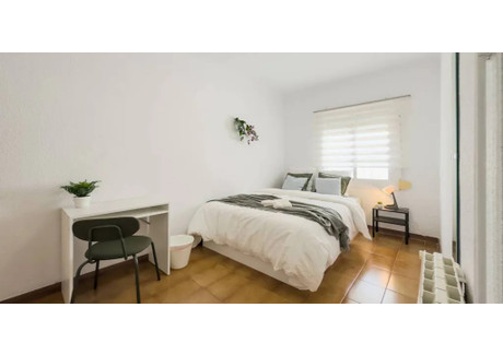 Mieszkanie do wynajęcia - Carrer de les Acàcies Barcelona, Hiszpania, 140 m², 644 USD (2492 PLN), NET-95836966