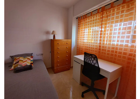 Mieszkanie do wynajęcia - Calle Pintor Vilar Valencia, Hiszpania, 90 m², 619 USD (2438 PLN), NET-97458701