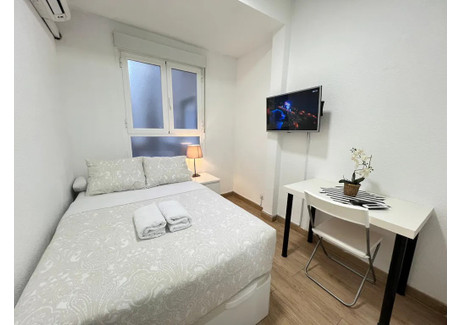 Mieszkanie do wynajęcia - Calle del Conde Duque Madrid, Hiszpania, 24 m², 1346 USD (5519 PLN), NET-99280493