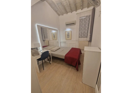 Mieszkanie do wynajęcia - Via dei Canacci Florence, Włochy, 40 m², 1213 USD (4960 PLN), NET-99436716