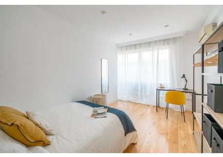 Mieszkanie do wynajęcia - Calle de Sor Ángela de la Cruz Madrid, Hiszpania, 235 m², 918 USD (3551 PLN), NET-99655813