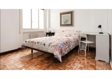 Mieszkanie do wynajęcia - Calle de Rosario Pino Madrid, Hiszpania, 215 m², 577 USD (2327 PLN), NET-90196591