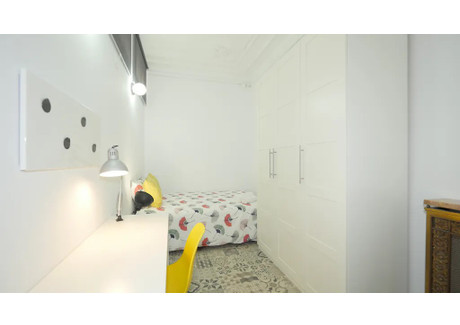 Mieszkanie do wynajęcia - Carrer Gran de Gràcia Barcelona, Hiszpania, 200 m², 688 USD (2771 PLN), NET-90197499