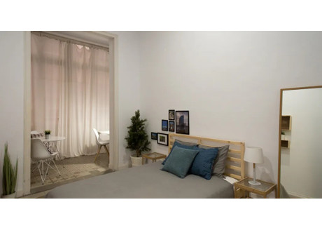 Mieszkanie do wynajęcia - Carrer Gran de Gràcia Barcelona, Hiszpania, 200 m², 966 USD (3711 PLN), NET-90198250