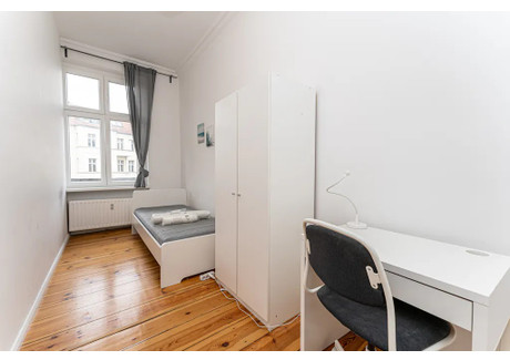 Mieszkanie do wynajęcia - Boxhagener Straße Berlin, Niemcy, 70 m², 645 USD (2601 PLN), NET-90207967
