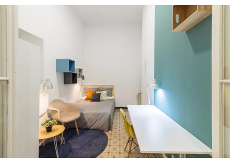 Mieszkanie do wynajęcia - Carrer Gran de Gràcia Barcelona, Hiszpania, 200 m², 1019 USD (4229 PLN), NET-90209260