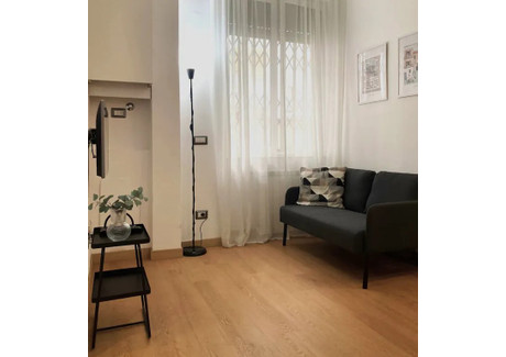 Mieszkanie do wynajęcia - Via Fiuggi Milan, Włochy, 50 m², 1615 USD (6604 PLN), NET-90202088