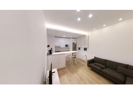 Mieszkanie do wynajęcia - Calle de Fuencarral Madrid, Hiszpania, 62 m², 1884 USD (7424 PLN), NET-90215100