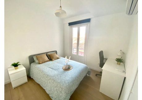 Mieszkanie do wynajęcia - Calle de Toledo Madrid, Hiszpania, 175 m², 644 USD (2632 PLN), NET-90215435