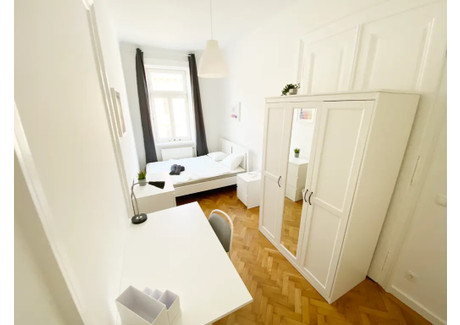 Mieszkanie do wynajęcia - Neustiftgasse Vienna, Austria, 76 m², 667 USD (2609 PLN), NET-90215993