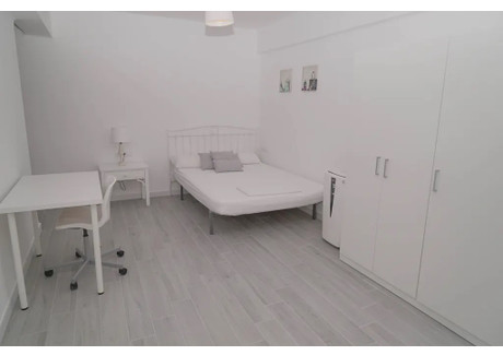 Mieszkanie do wynajęcia - Calle Tomás Escalonilla Málaga, Hiszpania, 145 m², 485 USD (2028 PLN), NET-90210253