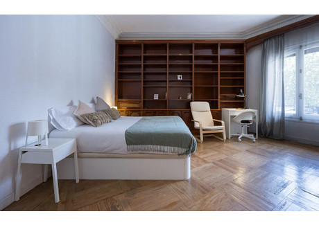 Mieszkanie do wynajęcia - Calle de Sagasta Madrid, Hiszpania, 286 m², 541 USD (2142 PLN), NET-90210464